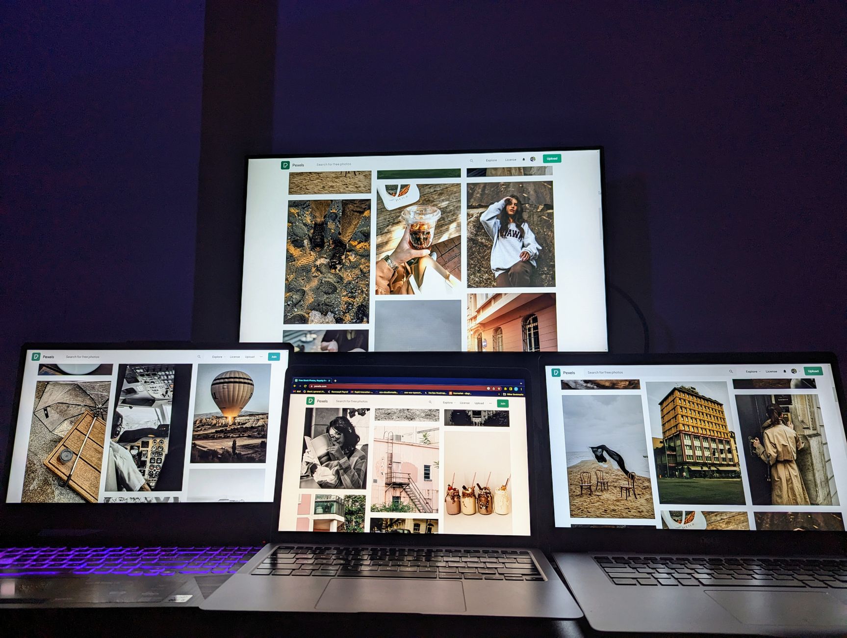 ノートPC画面にFAQ構造化データ書き方検索結果表示